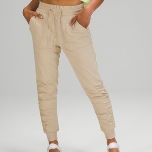 Lululemon on the move pants (size 6)